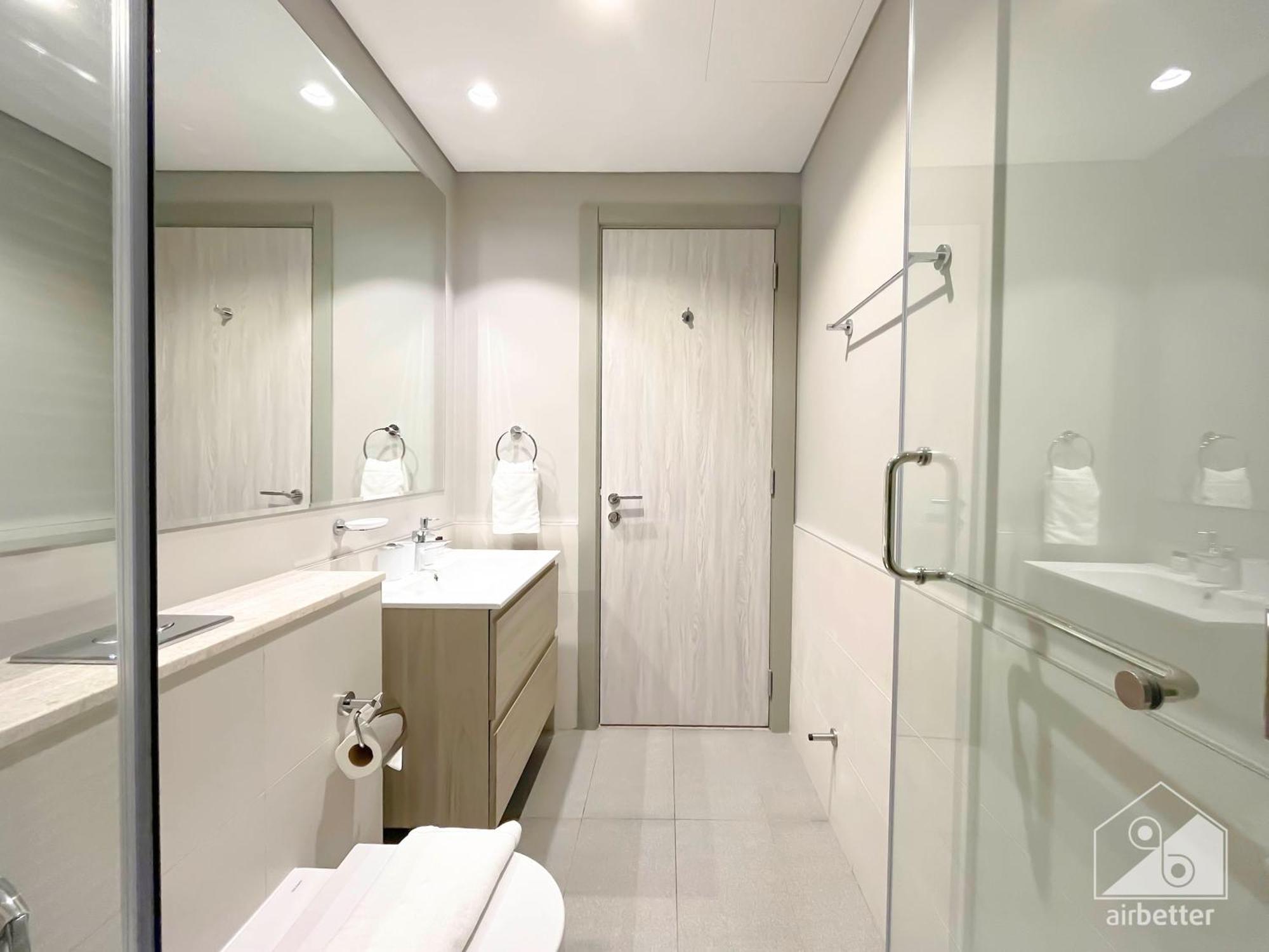 Elegant 1b With Stunning Views & Balcony In Business Bay Apartment *